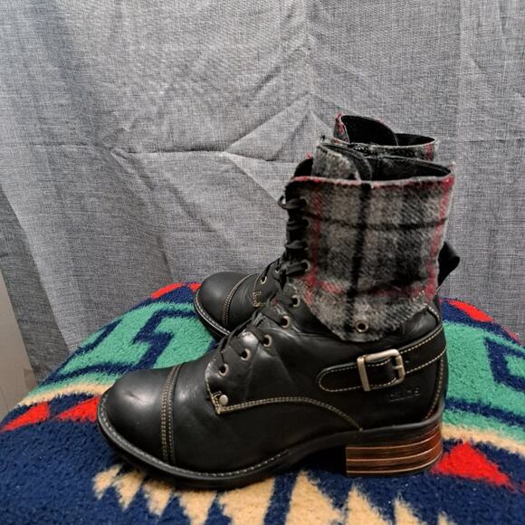 TAOS WOMEN CRAVE BLACK PLAID BOOTS SIZE 6
